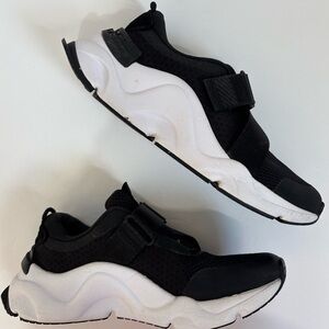 Sorel Kinetic RNEGD Sneakers Black White Hook & Loop Strap Athletic Shoes 6.5